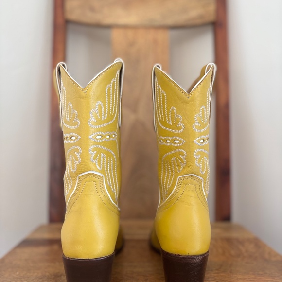 Sunshine-y Day Western Boots Round Toe Mid Calf Size 9.5 - Picture 2 of 5